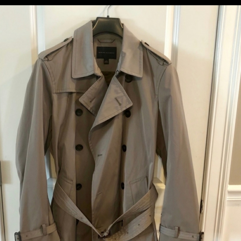 *NWOT* Banana Republic Trench